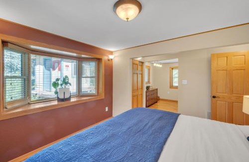Littleton House | Bright & Cozy House Centennial Littleton 3 Bed 3 Bath