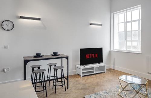 Chelmsford Apartment | Bright & Cozy in Chelmsford