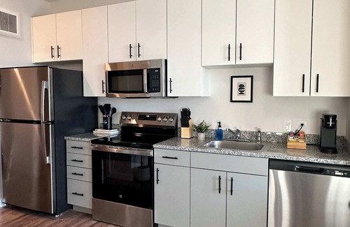Cincinnati Apartment | Bright & Cozy Retreat Near TQL & Paycor Stadiums