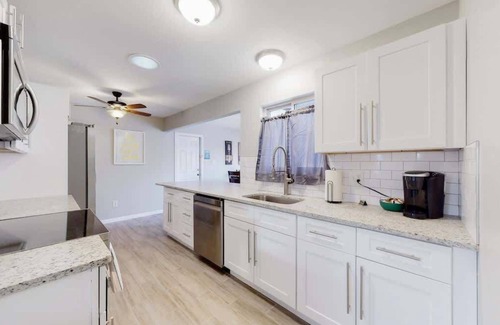 Dupont House | Bright & Cozy Upper Unit in Denver