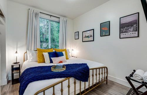 King House | Bright & Cozy Walkable Alberta Condo, Fast WiFi, & Quite