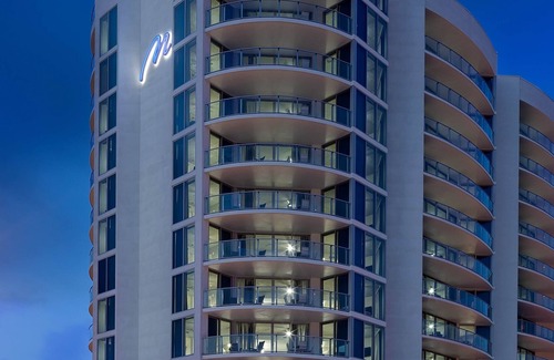 Daytona Beach Condo | Bright Daytona Beach 2BR Suite: Pool, Gym & City View 305