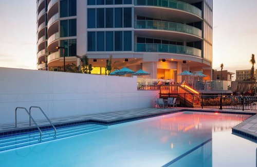 Daytona Beach Condo | Bright Daytona Beach 2BR Suite: Pool, Gym & City View 305