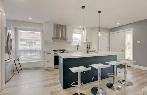 London House | Bright, desired 3BR & Work stations, 2 Ba, & parking, close to UWO & hospitals