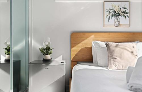 Ryde House | Bright Detached Double Room - Near Top Ryde City Shared Amenities