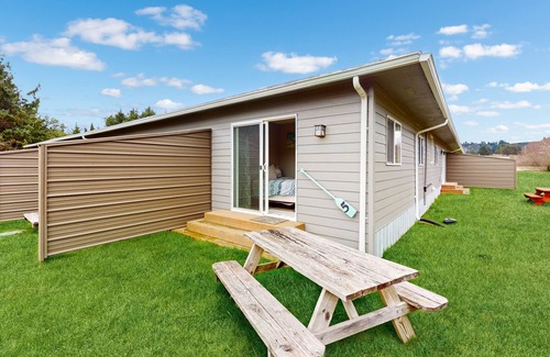 Grayland Apartment | Bright, dog-friendly studio with dune grass views & hot tub - walk to the beach