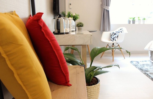 Ratchadaphisek Apartment | Bright Double Room close to everything| MRT-Huai Khwang | 302