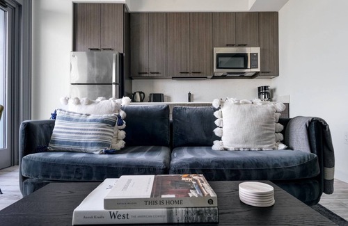Waller Creek District Apartment | Bright Downtown 1BR w/Pool & Business Lounge, near Dining, by Blueground