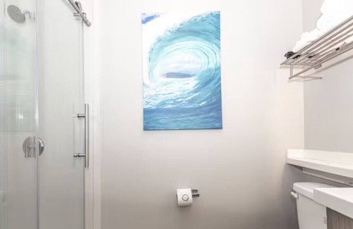 Old Town House | Bright Downtown Unit w/WiFi, Cable, Walk to All