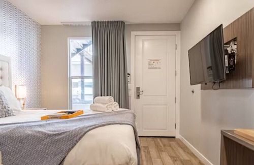 Old Town House | Bright Downtown Unit w/WiFi, Cable, Walk to All