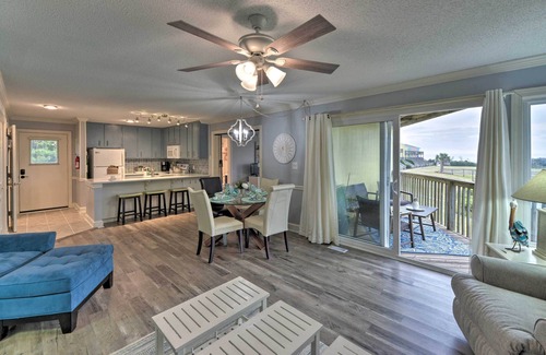 Emerald Isle Condo | Bright Emerald Isle Condo w/Private Beach Access!