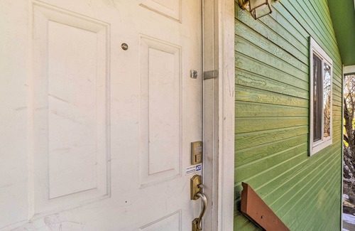 Englewood Condo | Bright Englewood Condo ~ 9 Mi to Dtwn Denver!