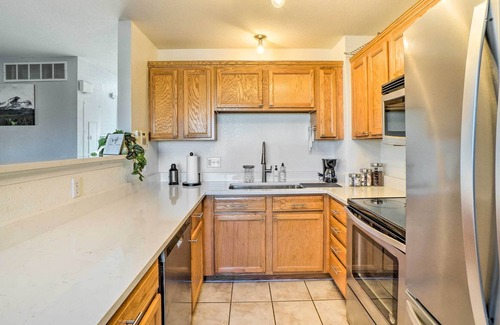 Englewood Condo | Bright Englewood Condo ~ 9 Mi to Dtwn Denver!