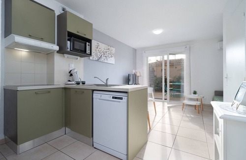 Serignan Villa | Bright Escape Near the Beach