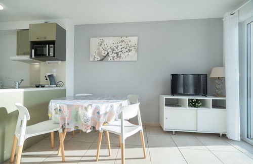 Serignan Villa | Bright Escape Near the Beach