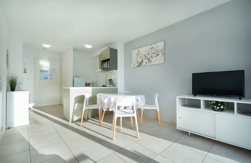Serignan Villa | Bright Escape Near the Beach