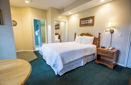 Branson Hotel | Bright Escape w/Mountain Feel – 5 Mins to Ripley’s & Branson Strip | 3 Units