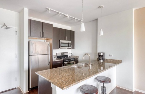 Evanston Apartment | Bright Evanston 1BR w/Pool & Gym, walk to Northwestern, by Blueground