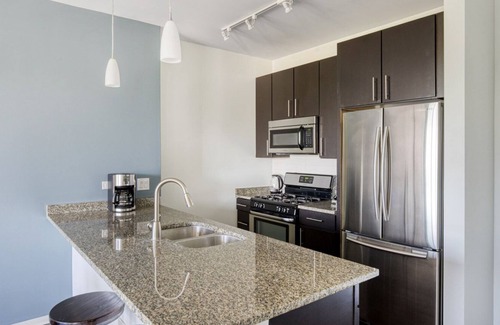 Evanston Apartment | Bright Evanston 1BR w/Pool & Gym, walk to Northwestern, by Blueground