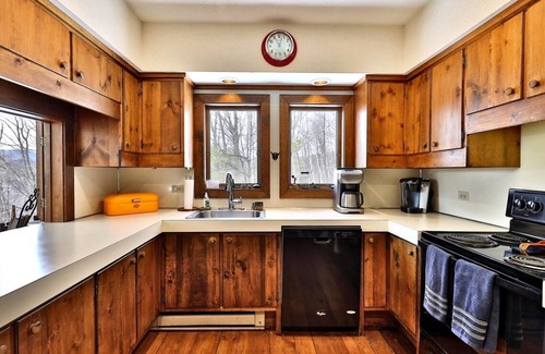Plymouth House | Bright, Family-Friendly Lake View House Close to Okemo, Killington, Pico, Lakes