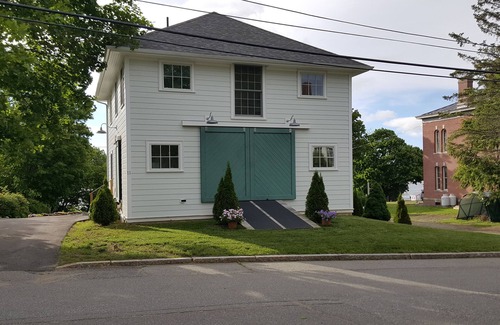 Wiscasset House | Bright, family friendly, newly built, modern and in the perfect location!