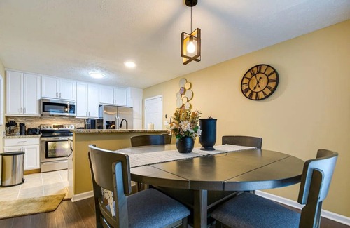Fayetteville House | Bright Fayetteville Vacation Home w/Fireplace!