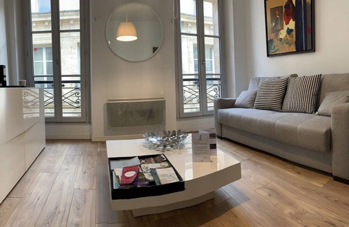Bordeaux Golden Triangle Apartment | Bright flat in the heart of the city, prestigious location
