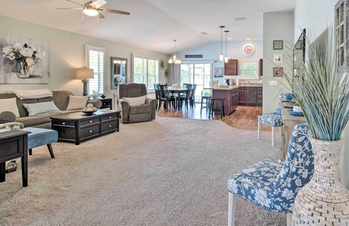 Charlotte House | Bright Florida Home Near Tons of Golf Courses