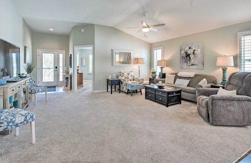 Charlotte House | Bright Florida Home Near Tons of Golf Courses