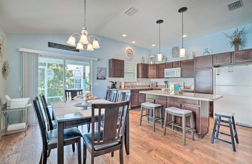 Charlotte House | Bright Florida Home Near Tons of Golf Courses