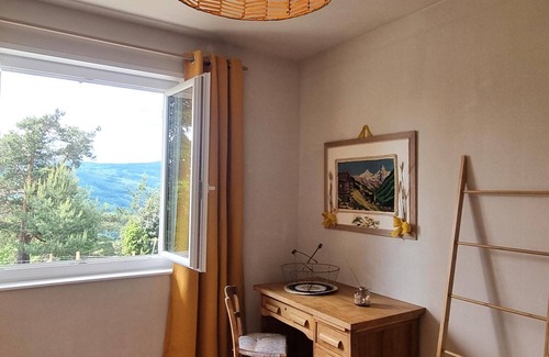Saint-Georges-en-Couzan Cottage | Bright house with garden, garage, outdoor games, pets allowed
