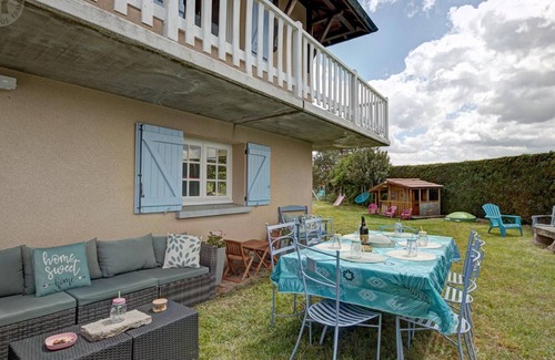 Saint-Georges-en-Couzan Cottage | Bright house with garden, garage, outdoor games, pets allowed