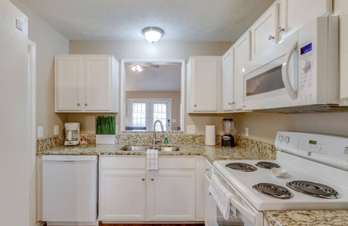 Hope Gardens House | Bright & Fresh - Large Backyard - Mins to Broadway