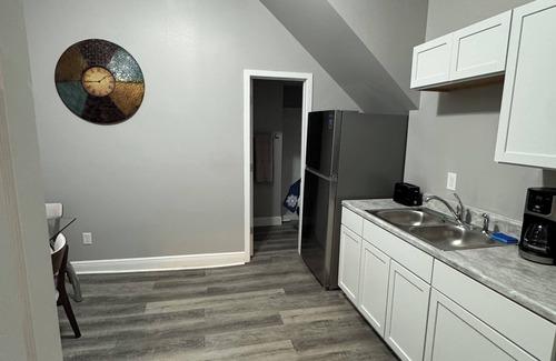 Anderson Apartment | Bright, furnished studio-Perfect for traveling professionals or students