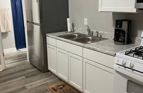 Anderson Apartment | Bright, furnished studio-Perfect for traveling professionals or students