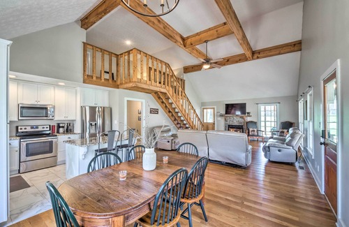 Hadley Cabin | Bright ‘Green Gables’ Cabin: Hike, Swim & BBQ