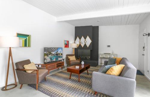 Racquet Club Estates House | Bright & Harmonious Oasis