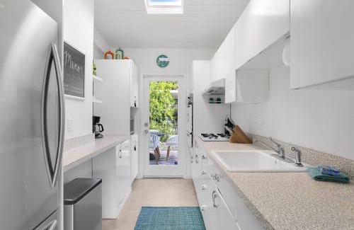 Racquet Club Estates House | Bright & Harmonious Oasis