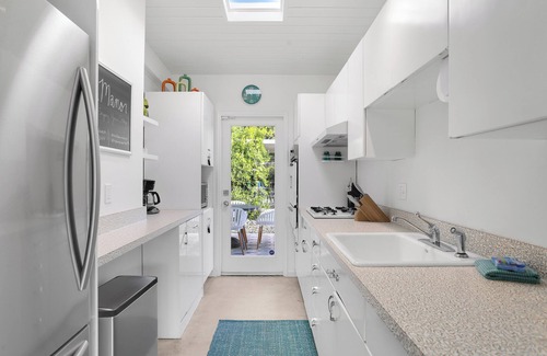 Racquet Club Estates House | Bright & Harmonious Oasis - A Ryson Property