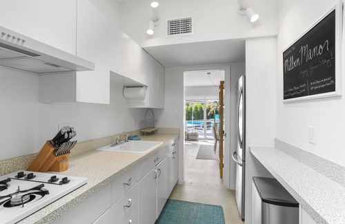 Racquet Club Estates House | Bright & Harmonious Oasis - A Ryson Property