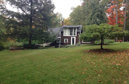 Woodstock House | Bright, historic Woodstock home close to town