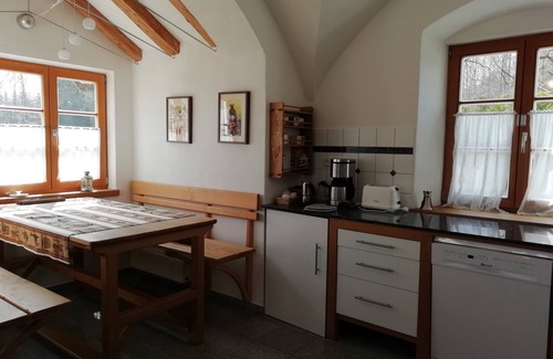 Rott House | Bright holiday home in a clearing