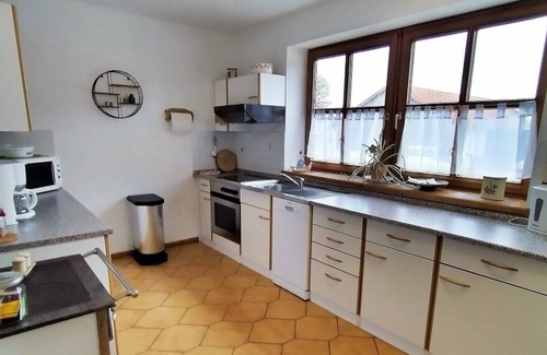 Schoenau Apartment | Bright holiday apartment (100m2) with south-facing terrace, bathtub & WiFi