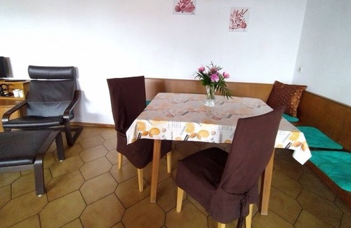 Schoenau Apartment | Bright holiday apartment (100m2) with south-facing terrace, bathtub & WiFi
