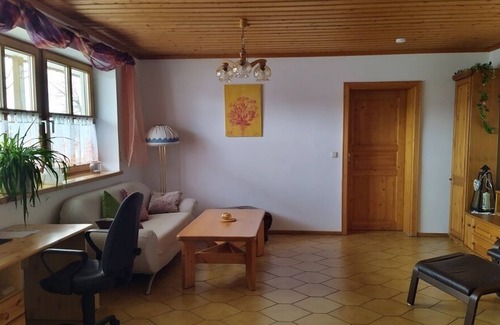 Schoenau Apartment | Bright holiday apartment (100m2) with south-facing terrace, bathtub & WiFi