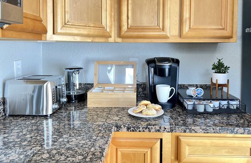 Broomfield House | Bright Home w/Huge backyard -20 min Denver/Boulder & 1 hour from ski resorts