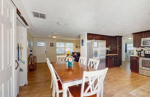 Pinellas Park House | Bright Home with Private Pool, High-Speed WiFi, Firepit, Outdoor Bar, and Grill