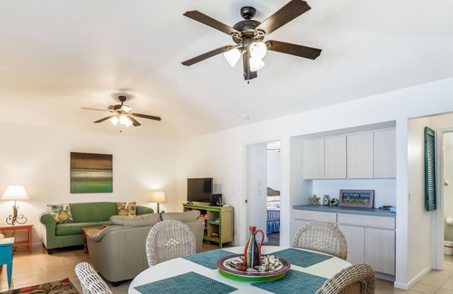 Grove City Apartment | Bright home with W/D, AC, WiFi, pool, grill, & ping pong - near beach & dogs OK