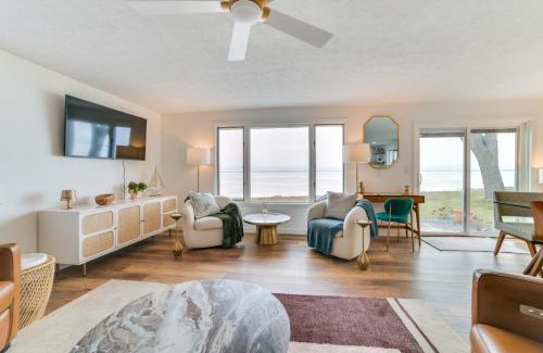 Houghton Lake House | Bright Houghton Lake Home with Boat Dock and Fire Pit