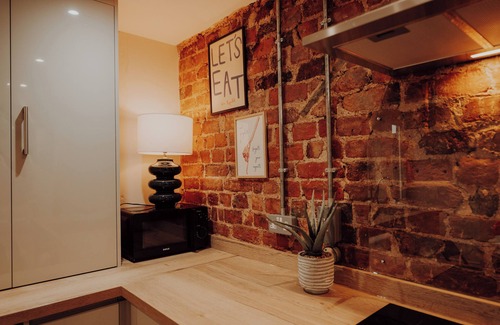 Retford House | Bright House. 13 minutes to the theme park. Family sized victorian terrace.